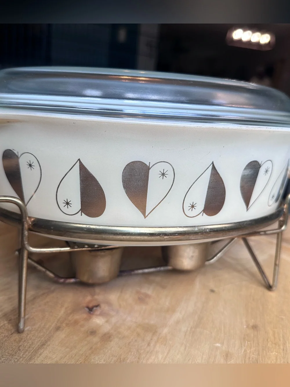 Vintage Pyrex Golden Hearts Deluxe Casserole Dish Set 2.5 QT with Lid & Stand